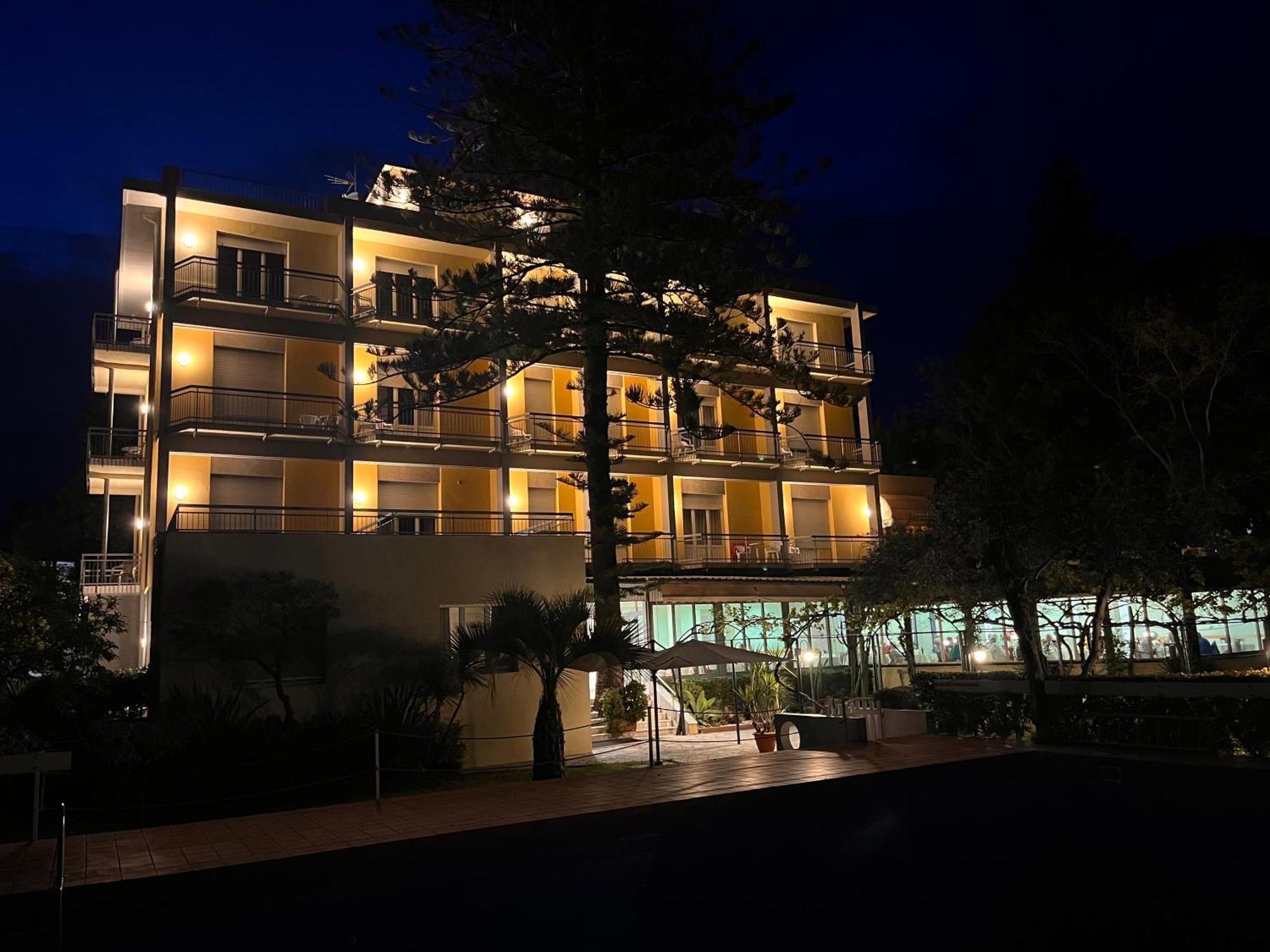 Hotel Eden Park Diano Marina Exterior foto